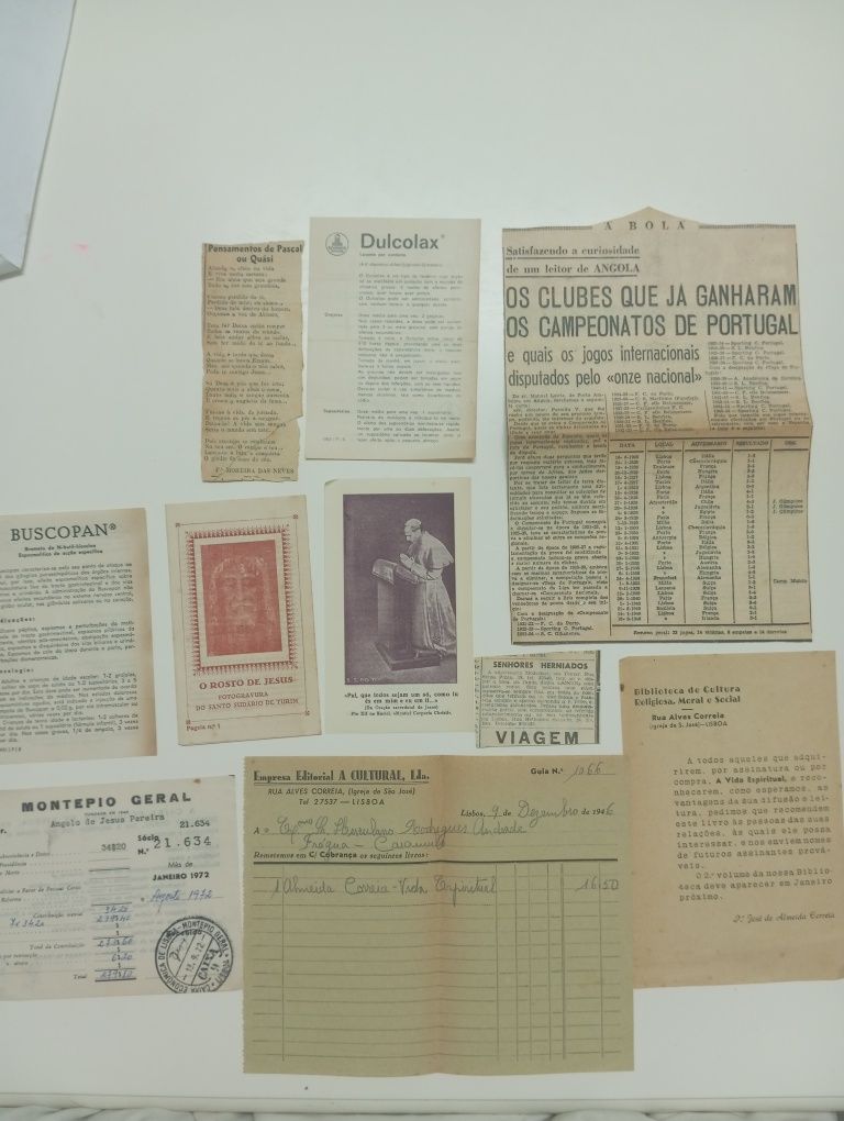 Documentos e recortes antigos