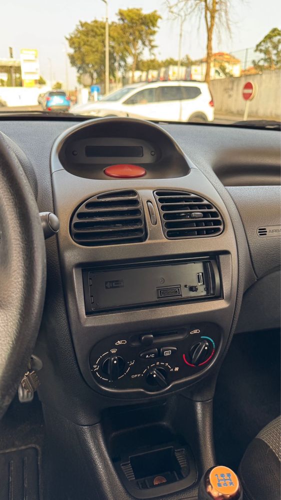 Peugeot 206 1.1 gasolina