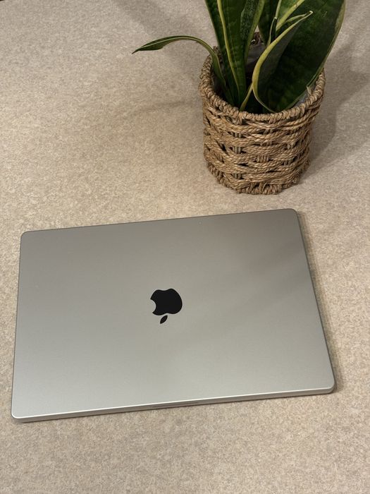 MacBook Pro 16” M4 Max – 48 GB RAM, 1 TB SSD – świetny stan, gwarancja