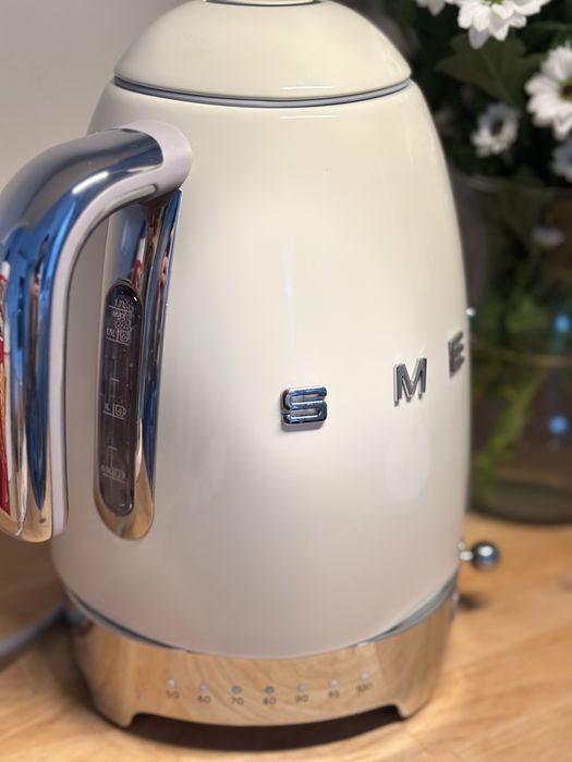 Czajnik Smeg 1,7l KLF04 z regulacą temperatury, kremowy