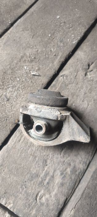 Подушка двигателя mazda 626 GD GE
