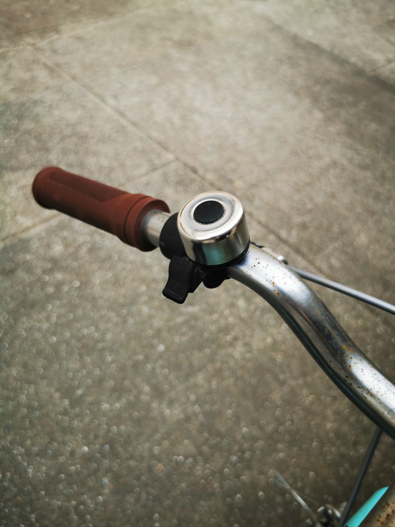 Bicicleta com cesto roda 24