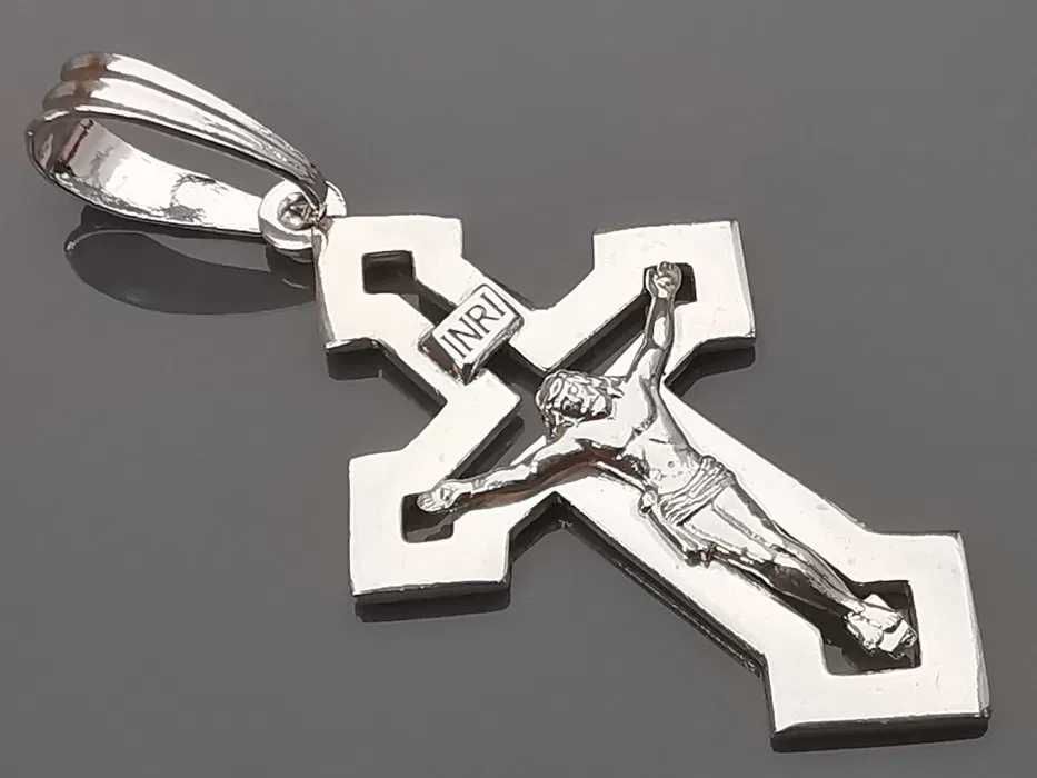 Srebrny duży krzyżyk z Jezusem z przelotką 1.3 cm