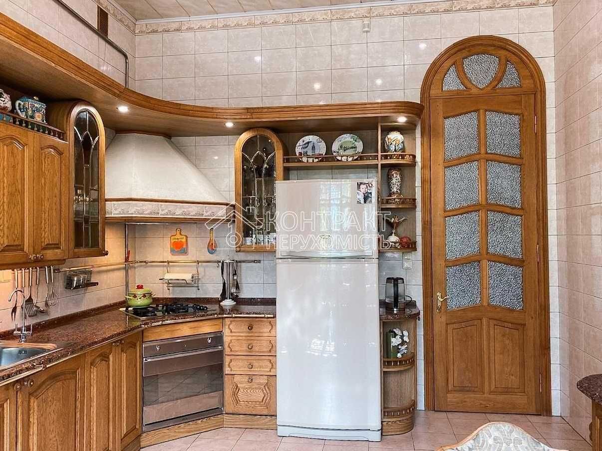 Продаж шикарного великого будинку. Нові будінки.