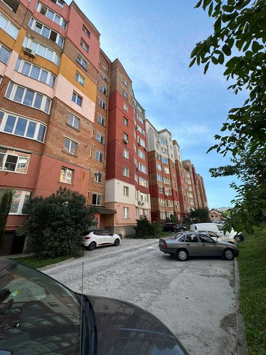 Дворівнева квартира на Виставці, вулиця Будівельників