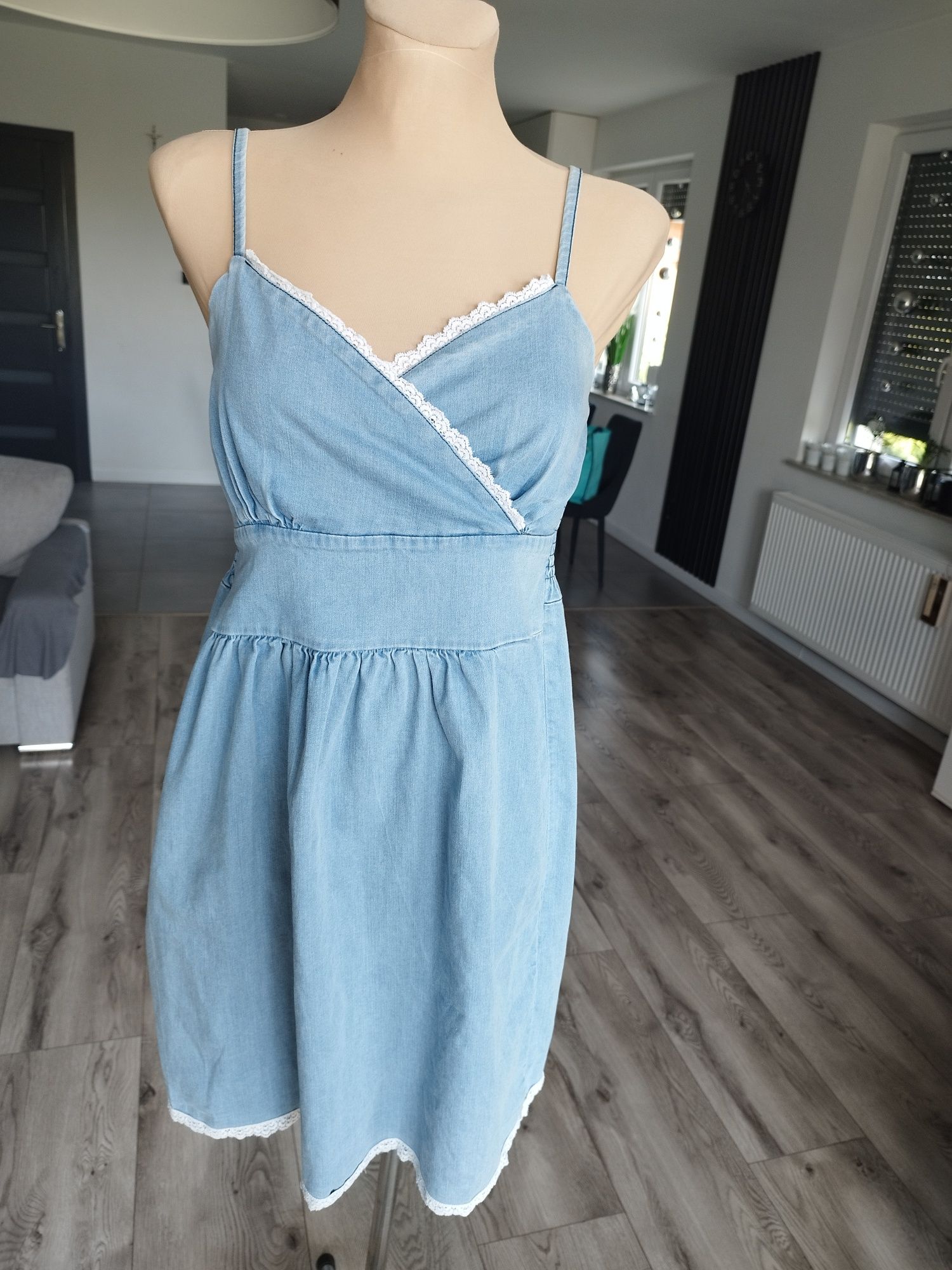 R.M miękki jeans sukienka na ramiączkach wykończona koronką