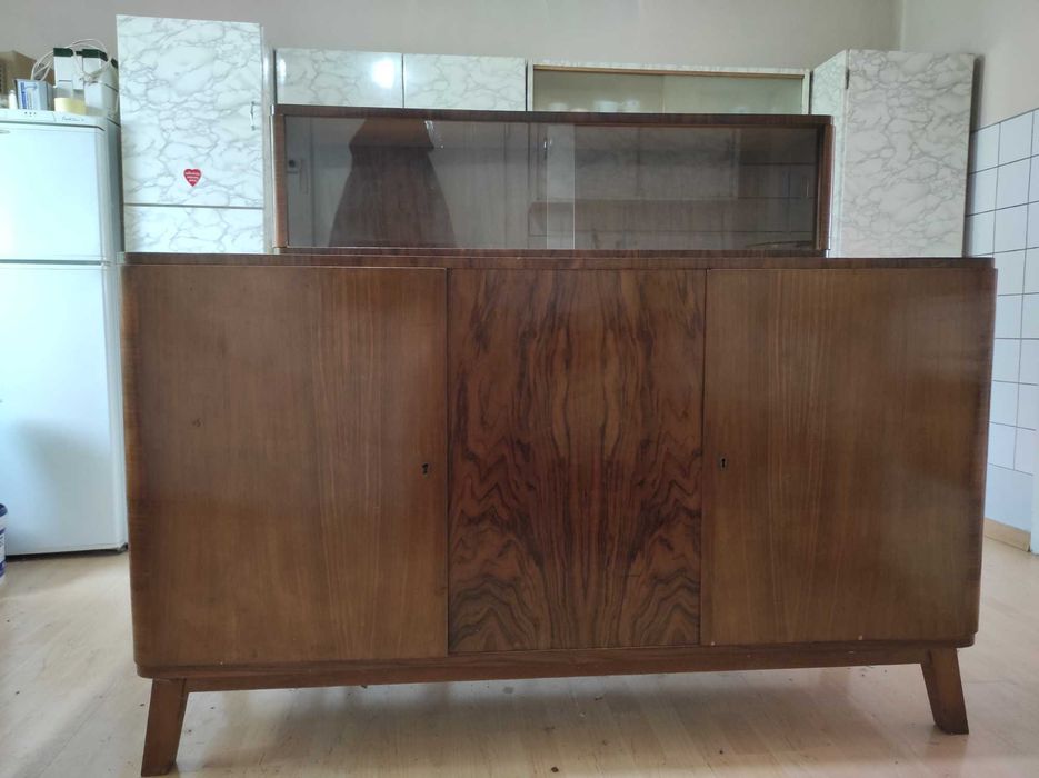 Kredens PRL do renowacji.