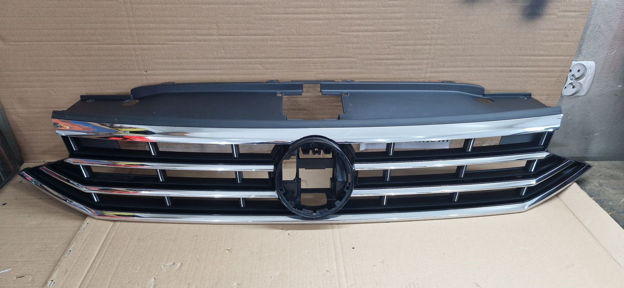 Grill atrapa zderzaka przod Vw Passat b8 lift r-line