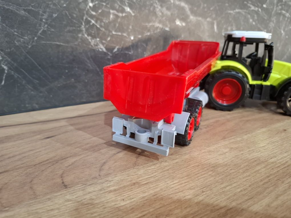 Traktor z przyczepą gospodarstwo pojazd rolniczy