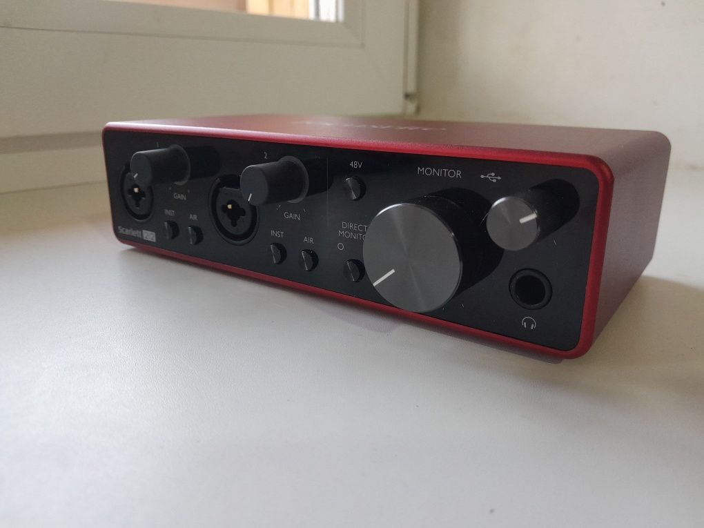 Focusrite Scarlett 2i2 3rd Gen Studio 2019

- Focusrite Scarlett 2i2 3