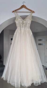 Piękna suknia ślubna Rezerwacja