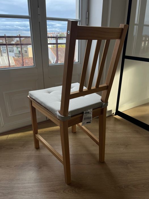 Mesa + 4 Cadeiras IKEA PINNTORP – como novas