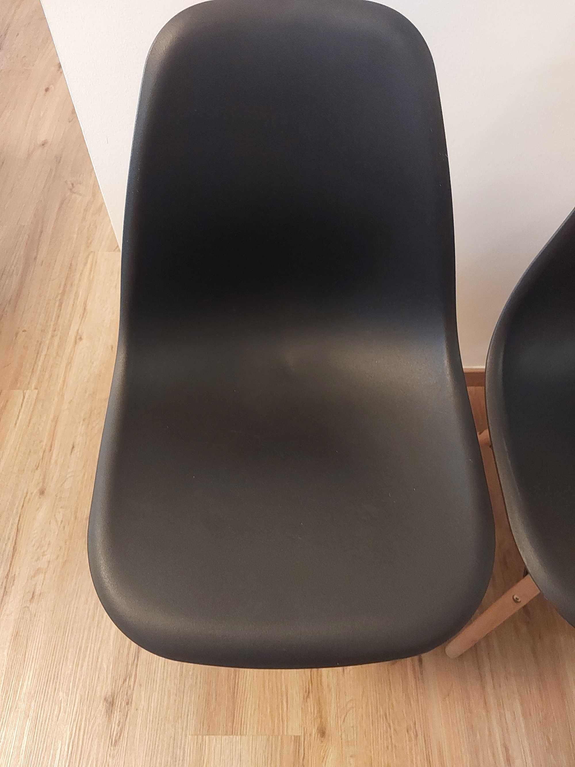 Cadeiras de cozinha pretas