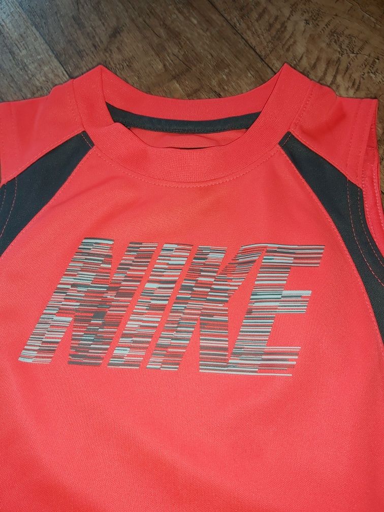 Koszulka  bez rękawków Nike wiek 4-5 lat