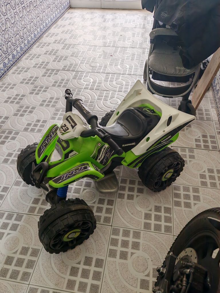 Moto 4 Kawasaki injusa bateria 12v