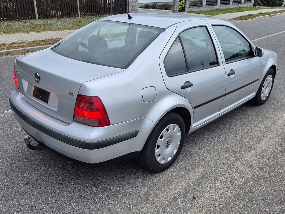 Volkswagen Bora 1.6 16V ** W Bardzo dobrym stanie** Bez rdzy !