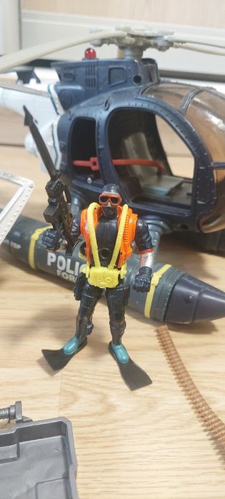 Ігровий набір фігурок та трансп-них засобів на тему поліції та спецназ
