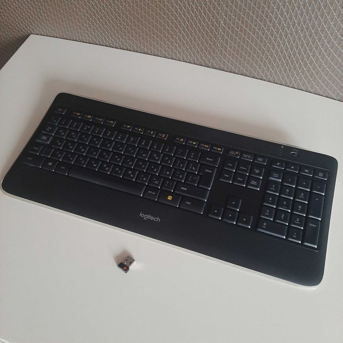 Бездротова клавіатура Logitech K800 з підсвічуванням за 50% від ціни