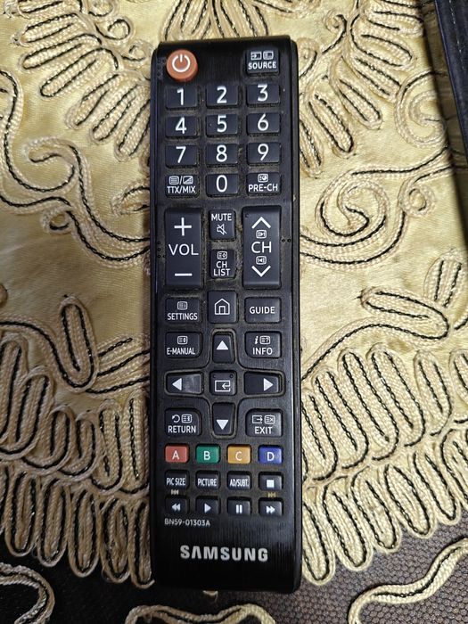 Samsung UN40NU7100 :7-го поколения
Экран: 40 in, VA, Edge LED, 3840 x