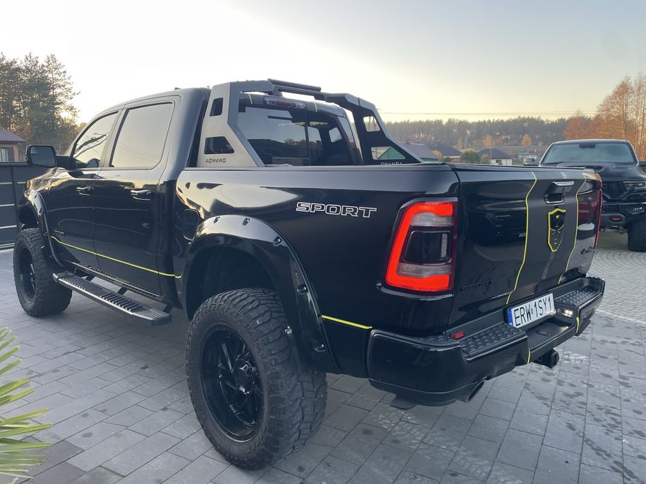 Ram 1500 Sport 5.7 LPG lift 6” duzy byk czarny zarejestrowany kola 37”