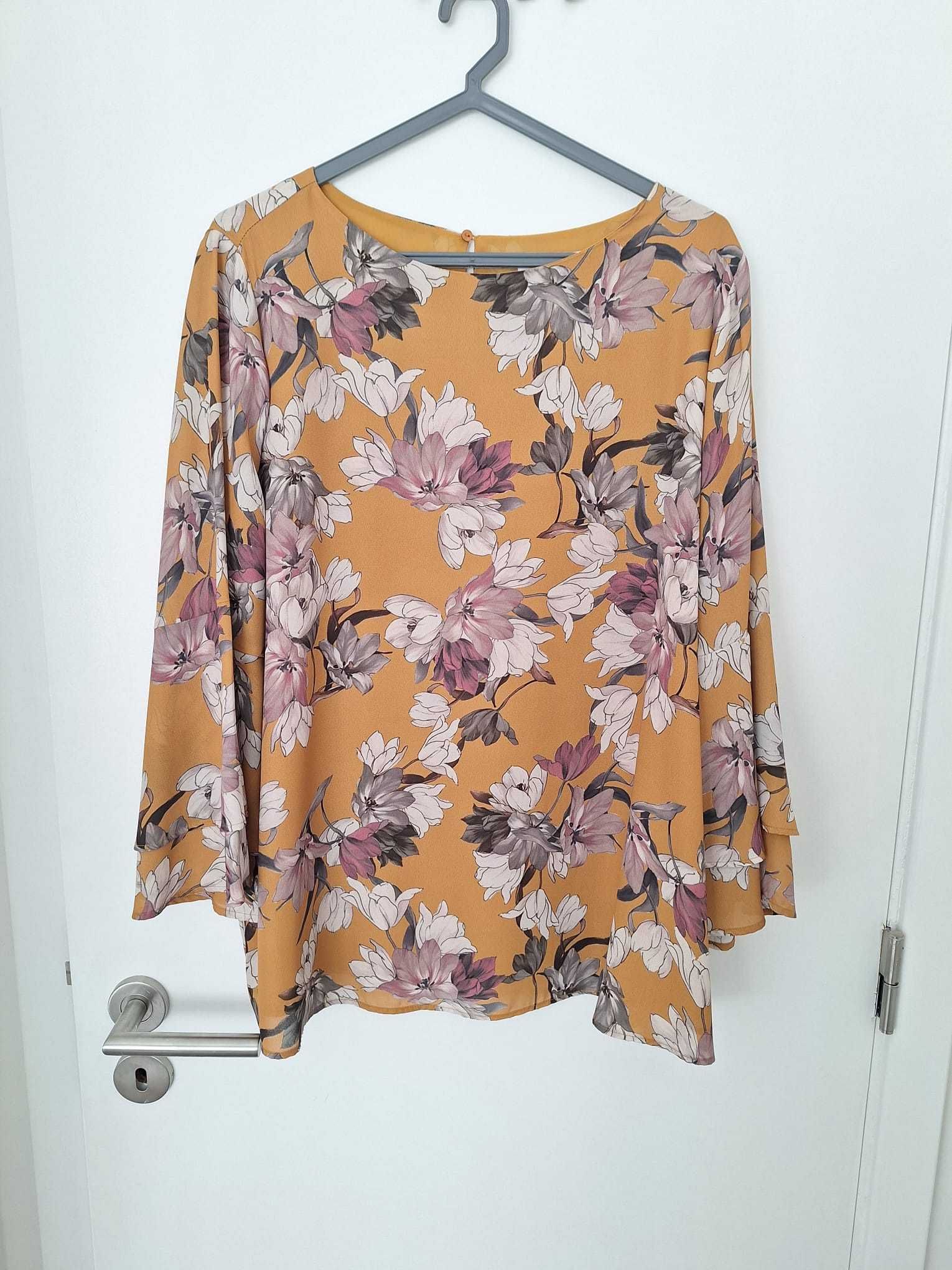 Blusa estampada amarela com rosas