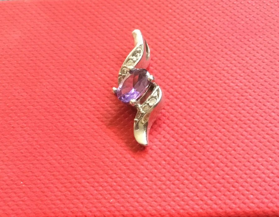 Srebrna zawieszka z amtystem i cyrkoniami