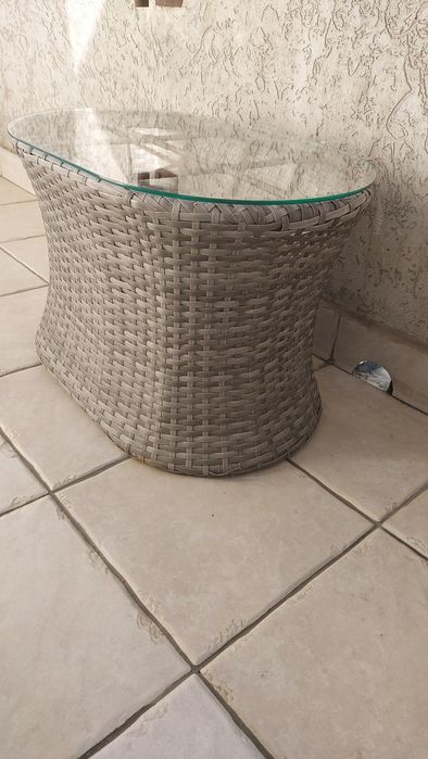 Stolik na balkon z szybą