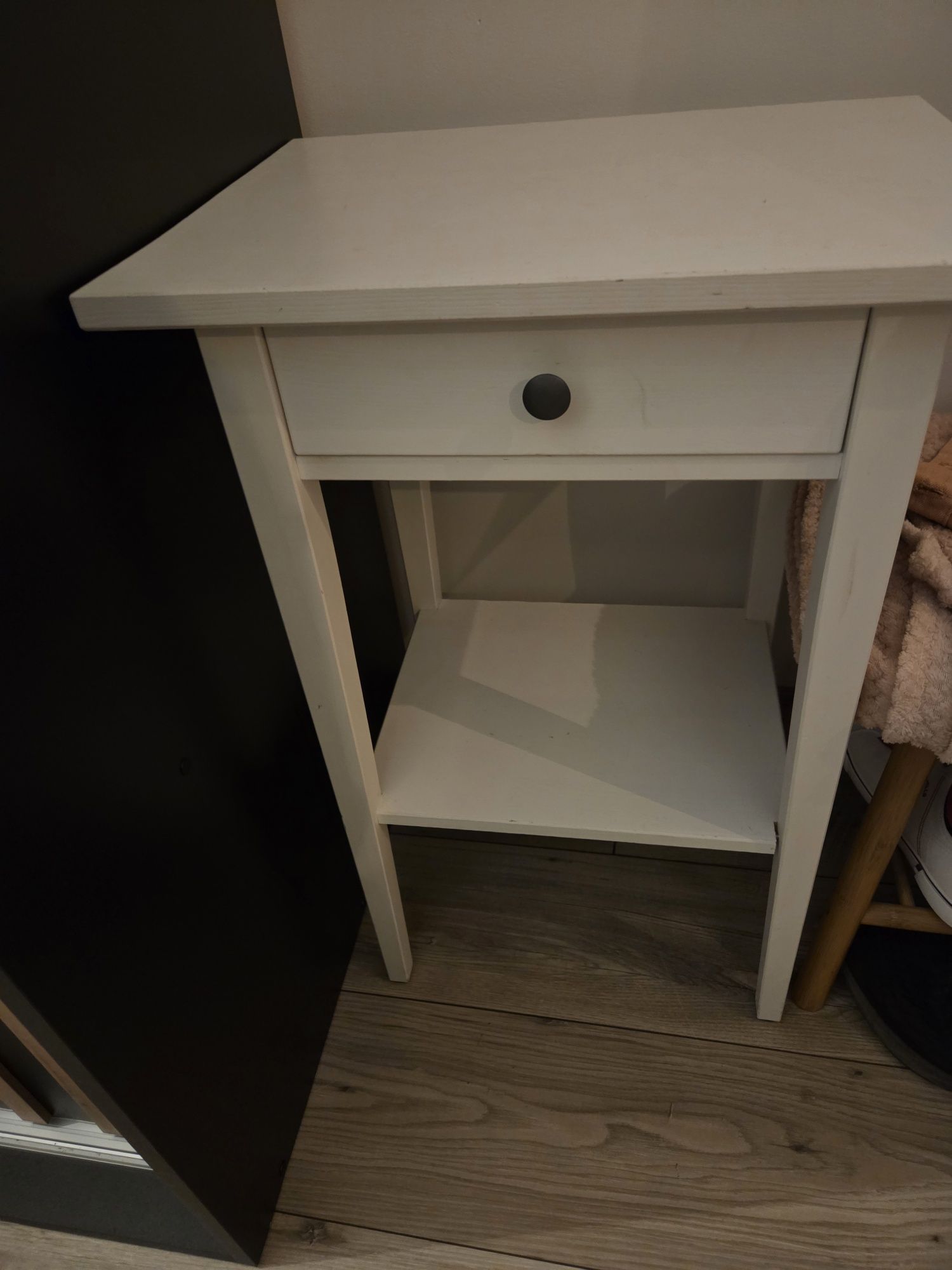 Stolik szafka nocna Hemnes Ikea