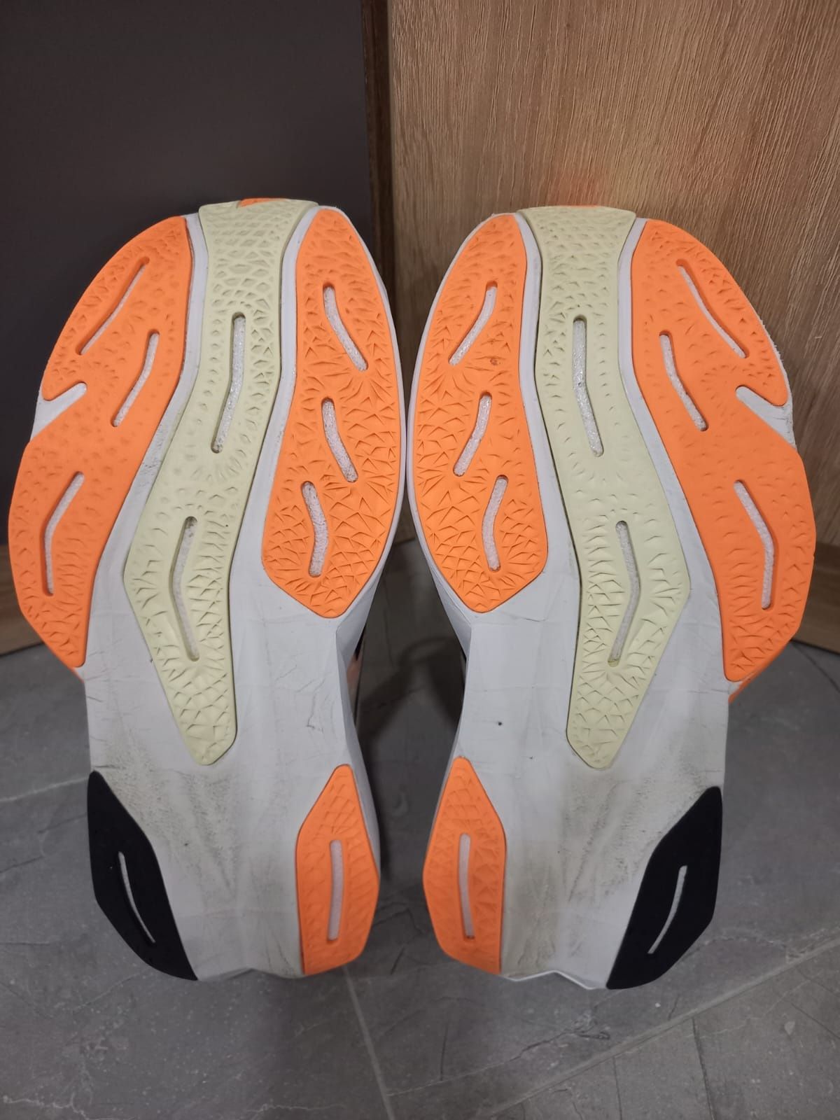 New Balance Rebel v4 42 розмір