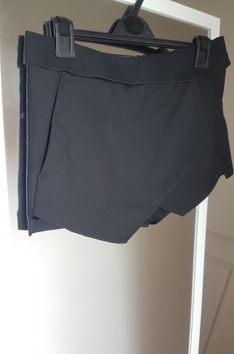 Czarne krótkie szorty spodenki Zara na zakładkę rozmiar S