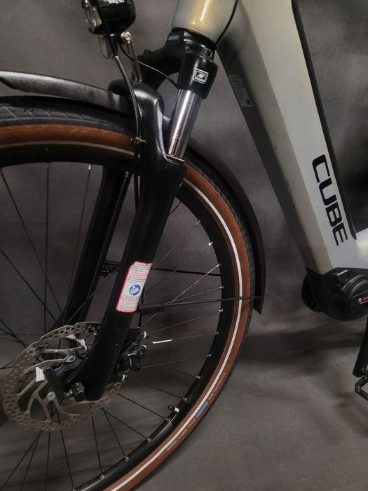 Rower elektryczny Cube Touring Hybrid 625 PRO_ Shimano_ Bosch Smart