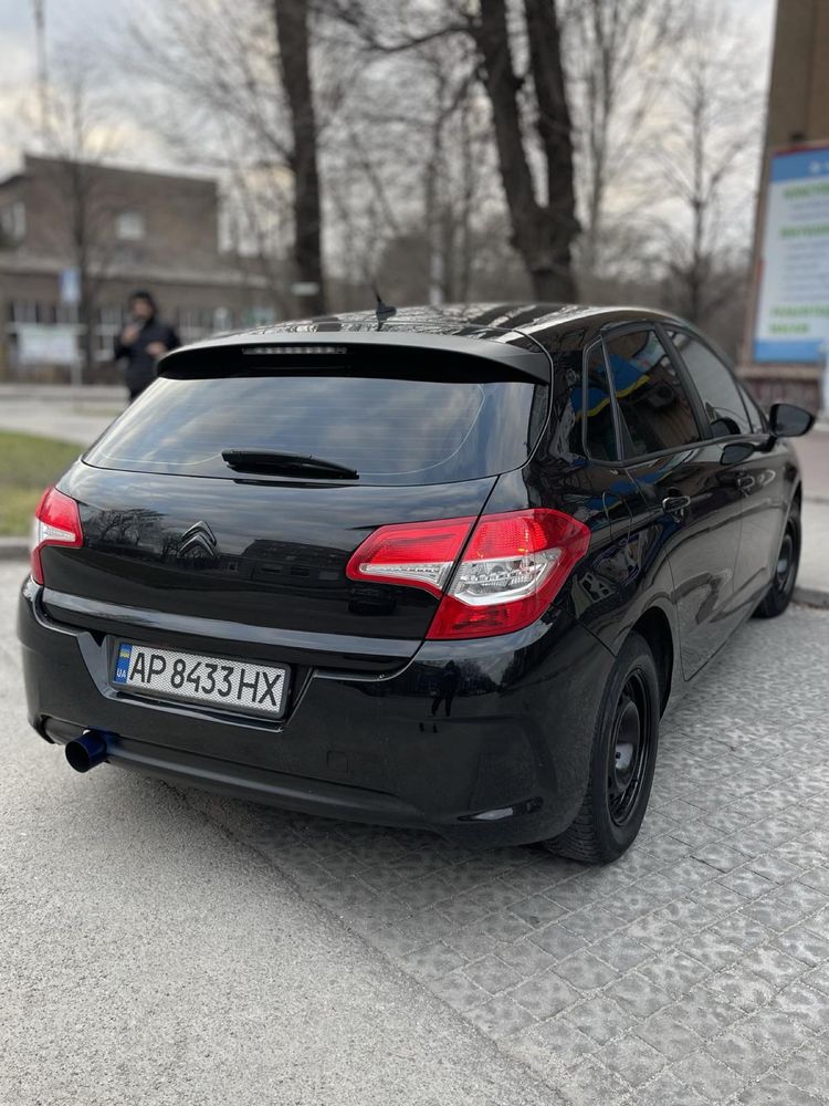 Автомобиль Citroen C4