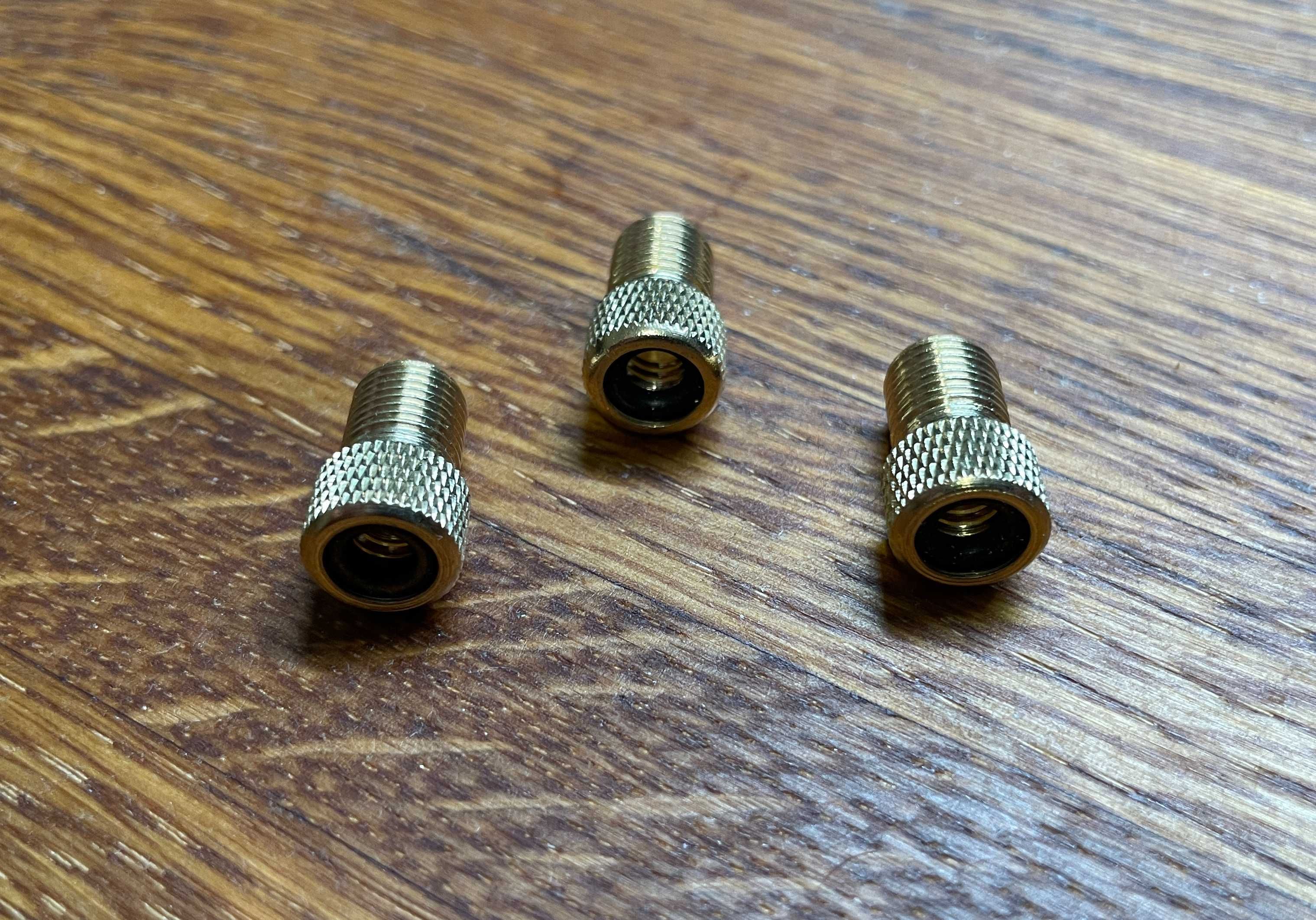 adapter zaworu rowerowego z Presta na Schrader