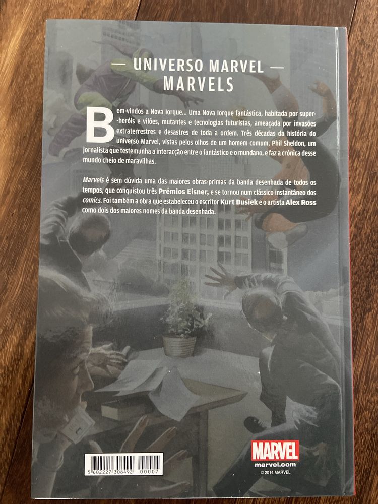 Livro Marvel CAPA DURA