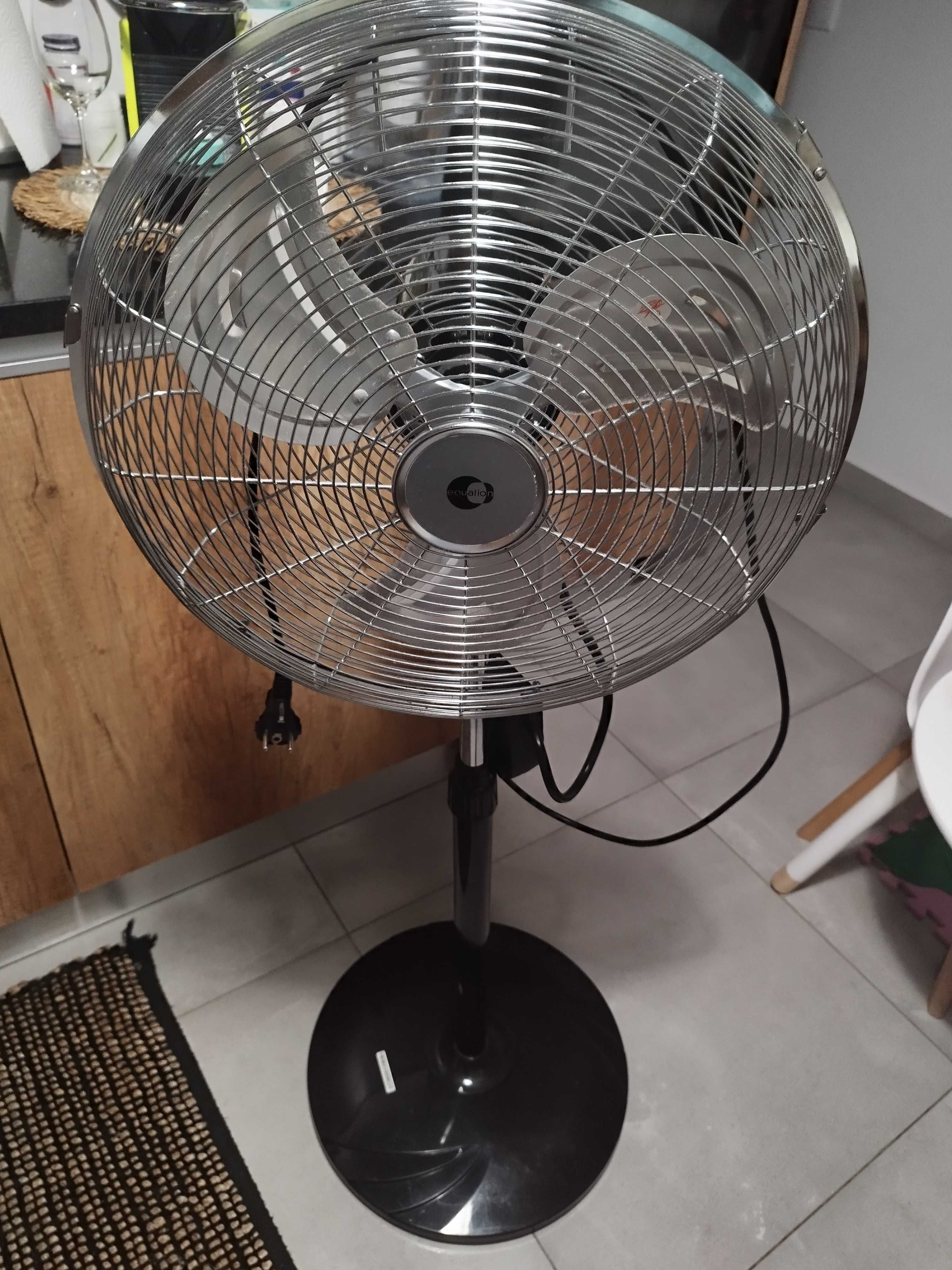 Ventoinha de pé e com suporte para secretária/ chão