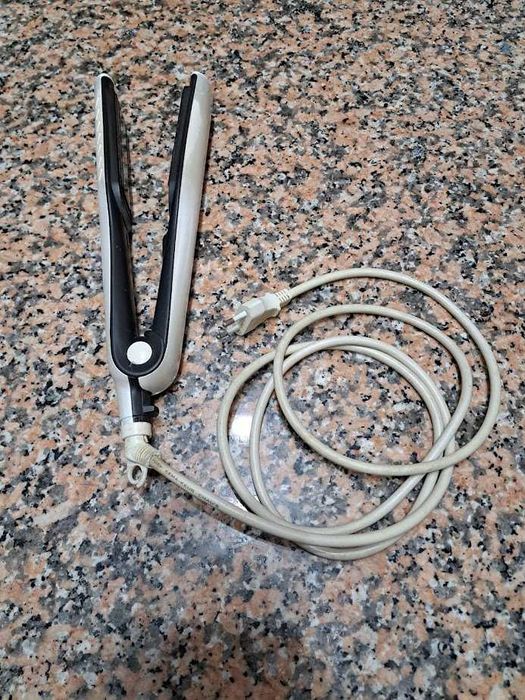 Esticador/alisador de cabelo