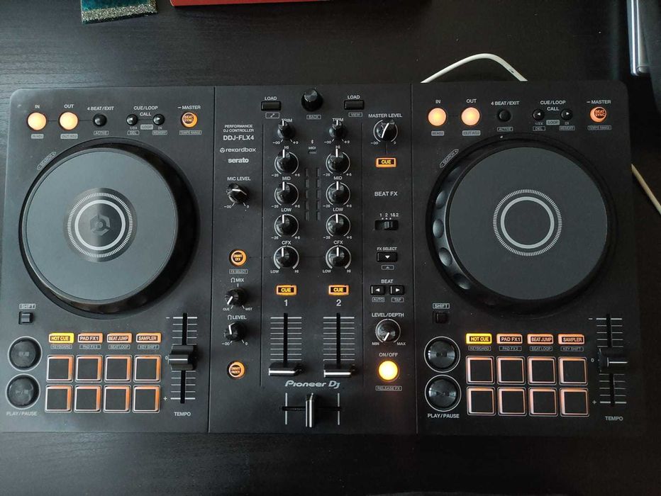 Pioneer DDJ-FLX4 controladora