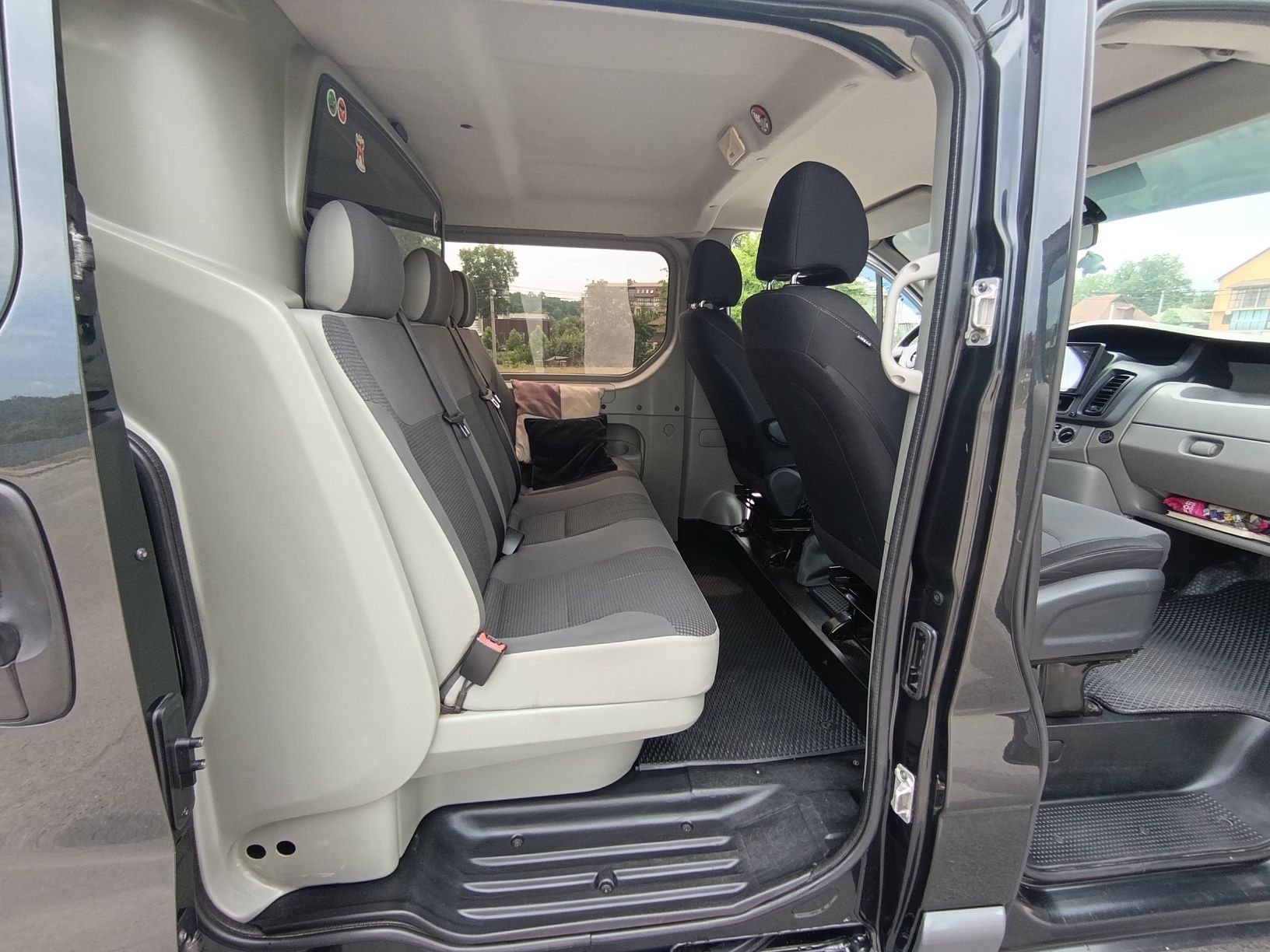 Opel vivaro 2.5 2011
