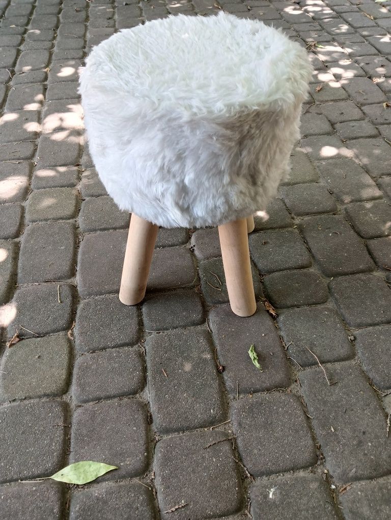 Futerkowy taborecik