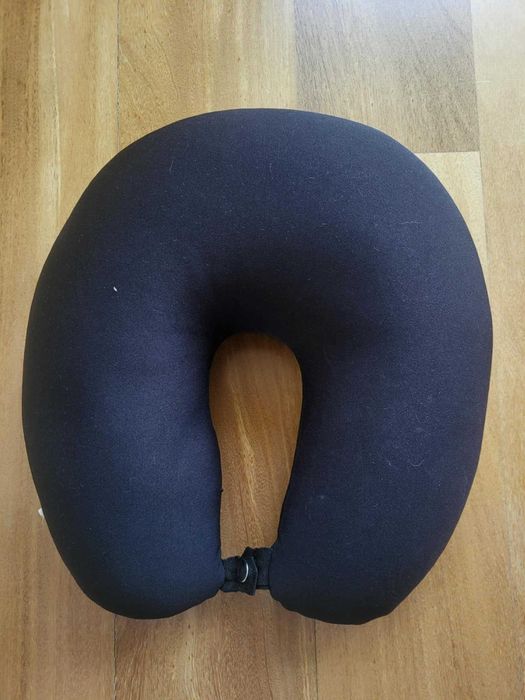 Almofada de Pescoço com Abertura/Fecho Fácil