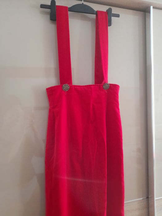 Czerwona spódnica na szelkach S aksamit.