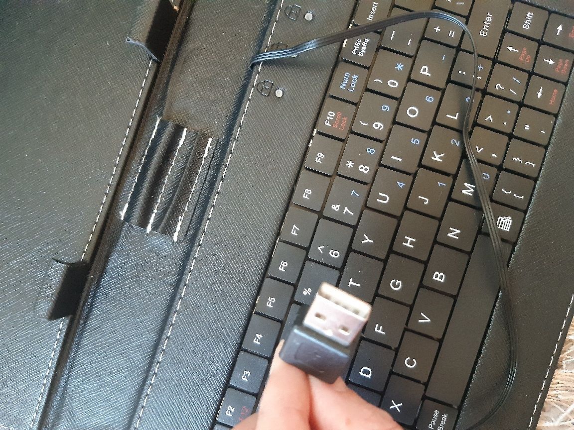 Etui tablet z klawiaturą USB