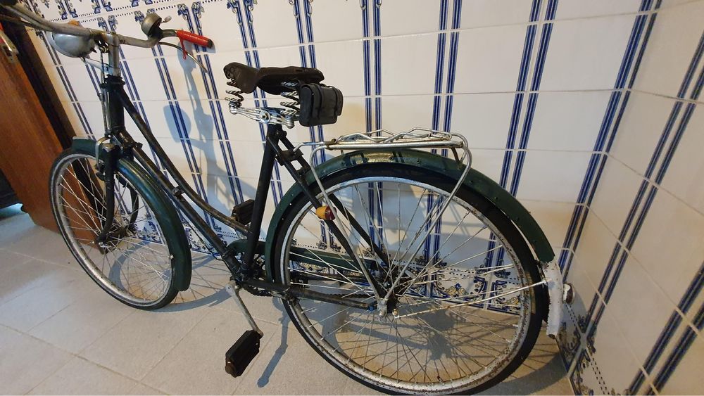 Bicicleta antiga da marca Adilop