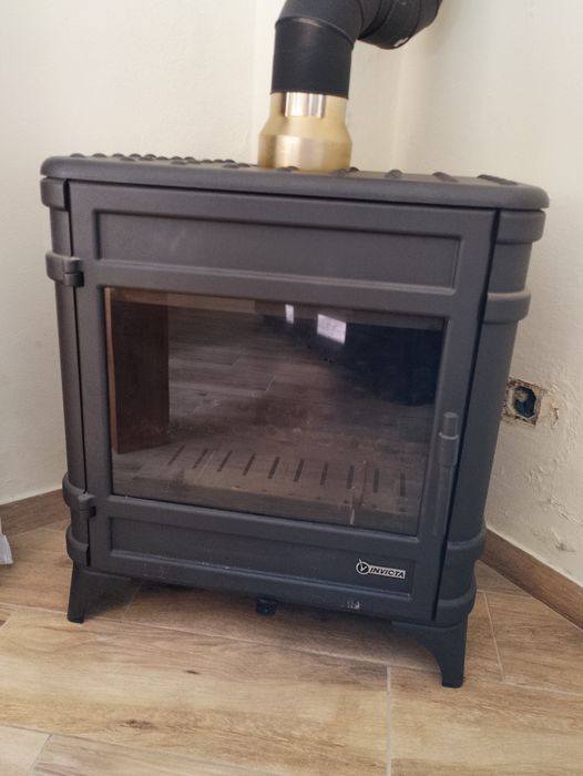 Invicta Siam 12kw salamandra a lenha/log burner €350
Good co