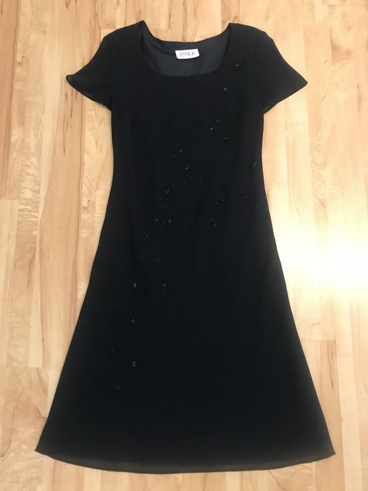 Jessica S M czarna sukienka wizytowa elegancka na podszewce koraliki