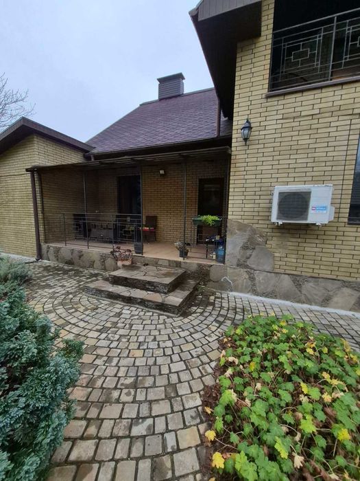 Продам шикарный 2-этажный дом 220кв. м.Большая Даниловка