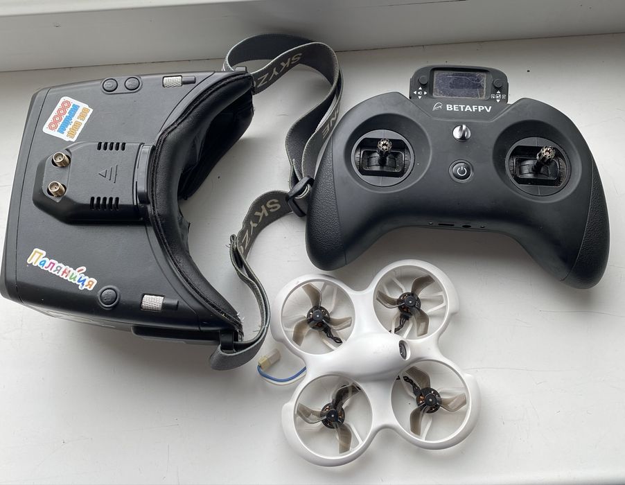Квадрокоптер BetaFPV, пульт BetaFPV, окуляри Skyzone