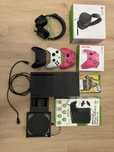 Xbox Series X 1TB, 3 pady, słuchawki, stacja ładująca chłodząca, gra