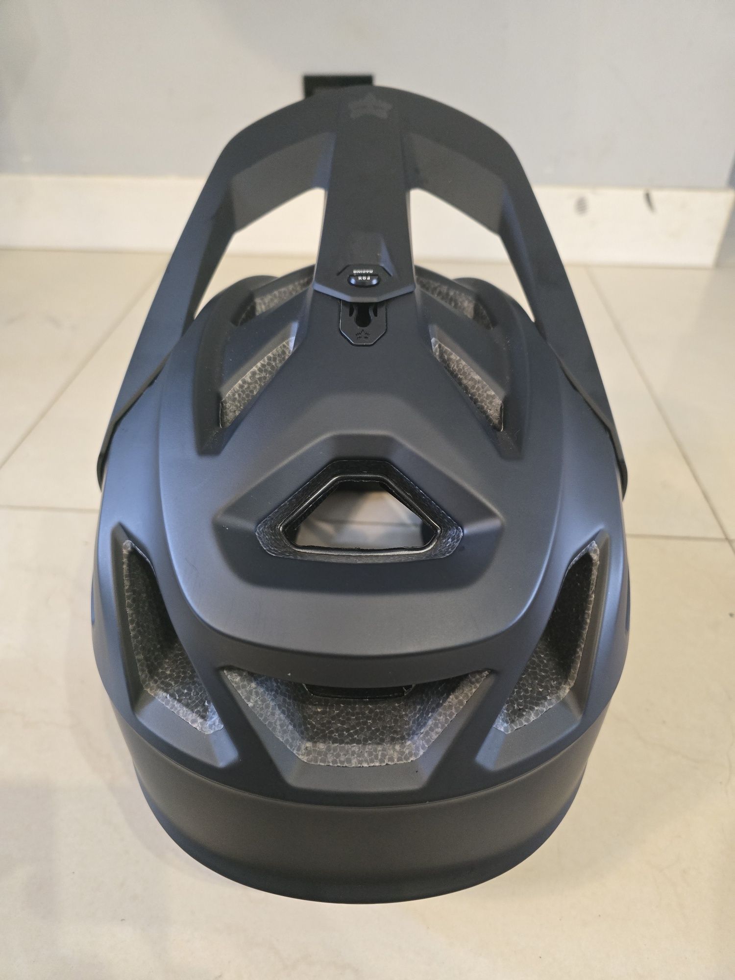 Witam do sprzedania posiadam Nowy Kask FOX