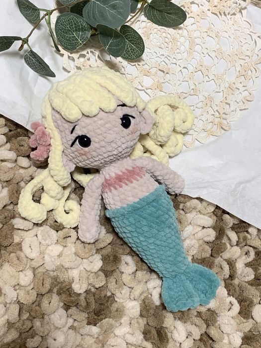 Русалочка вязана іграшка